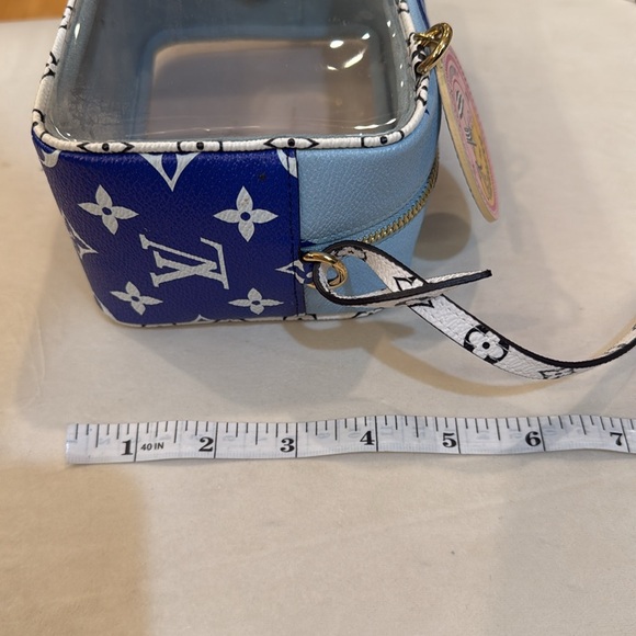 Louis Vuitton Louis Vuitton Monogram Beach Pouch Resort Okinawa - Picture 16 of 16